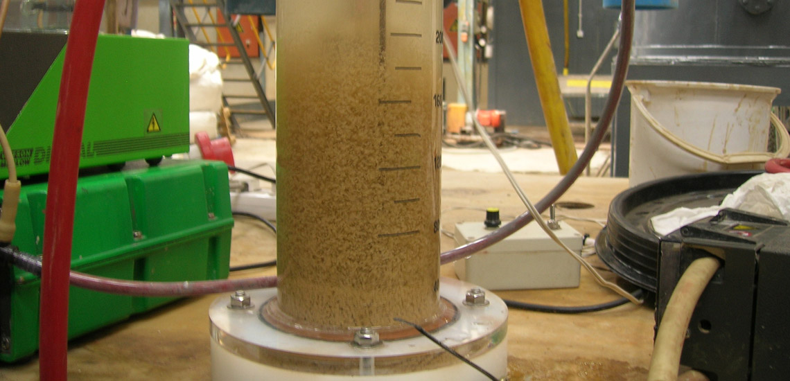 Bench-top laboratory scale thickener used for laboratory of on-site test work to generate design data for thickener sizing and optimisation including flocculant type selection, flocculant dose determination and feed-well dilution requirements. Further mud bed consolidation behaviour of the material in the thickener is investigated to determine thickener residence time and estimates of underflow density and overflow clarity.